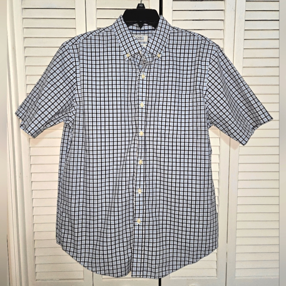 Croft & Barrow Men's M Blue and White Casual Button Down Shirt